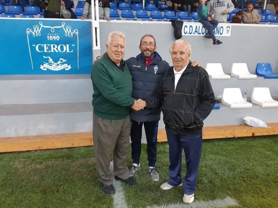 Fernado Barberá en el centro con Manolo Cano y Juan Muñoz Fernado Barberá en el centro con Manolo Cano y Juan Muñoz