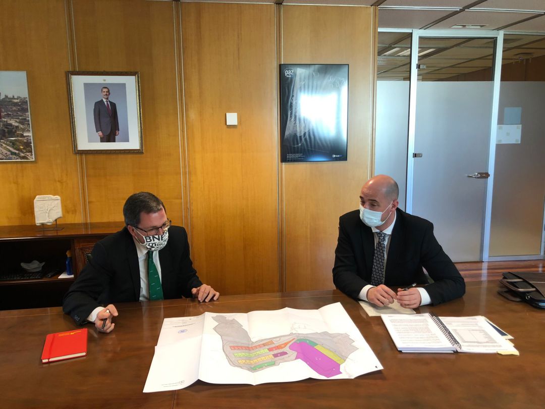 Jon Iraola y Raúl Blanco en la reunión mantenida ayer en Madrid Jon Iraola y Raúl Blanco en la reunión mantenida ayer en Madrid