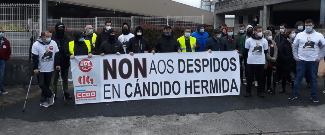 Piquete a las puertas de Cándido Hermida en Ferrol.
Piquete a las puertas de Cándido Hermida en Ferrol.