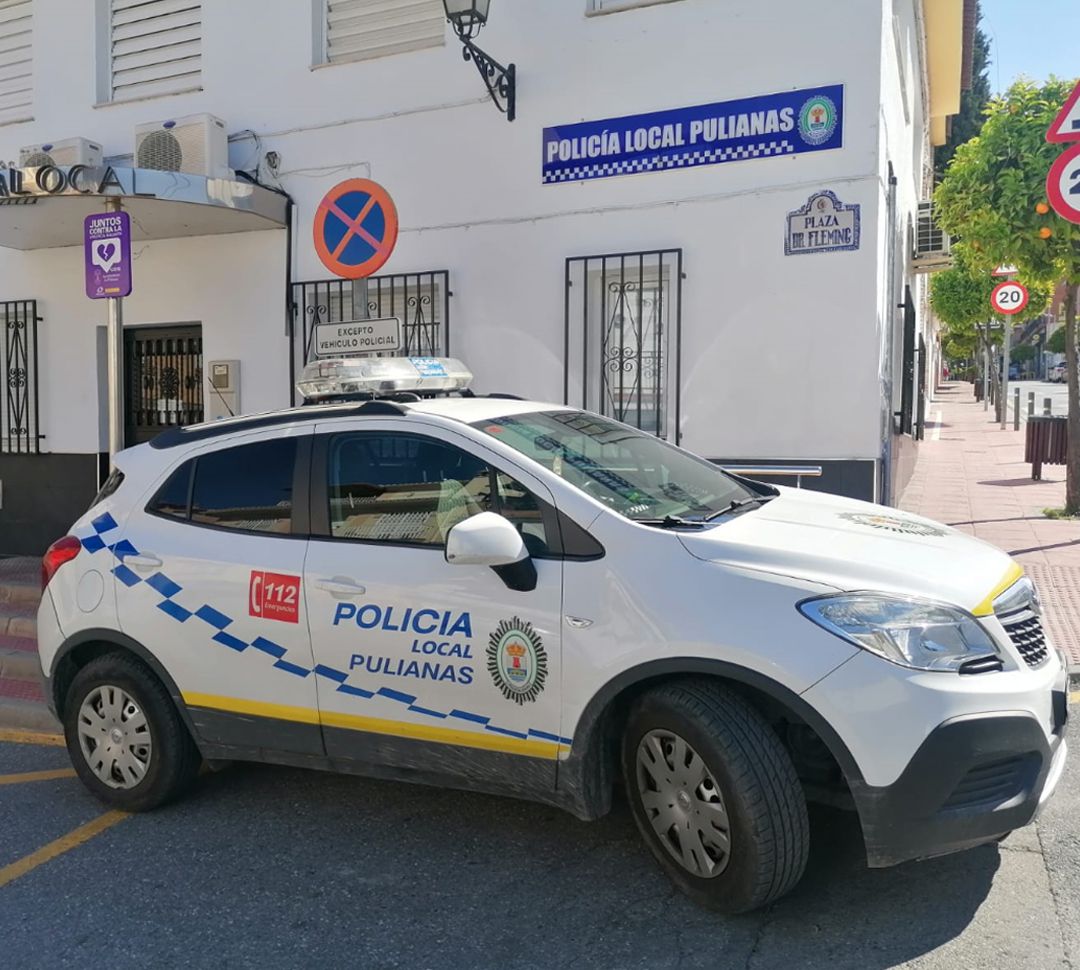 Vehículo de la Policía Local de Pulianas (Granada) Vehículo de la Policía Local de Pulianas (Granada)