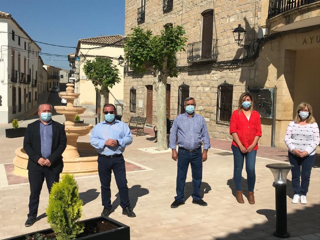 Visita a las obras llevadas a cabo en Plaza de la Constitución y calle Donantes de Sangre, de Cazalilla. Visita a las obras llevadas a cabo en Plaza de la Constitución y calle Donantes de Sangre, de Cazalilla.