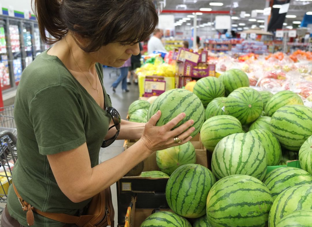 Los mejores trucos para elegir una buena sandía en la frutería: no volverás a preguntarle al frutero. Los mejores trucos para elegir una buena sandía en la frutería: no volverás a preguntarle al frutero.