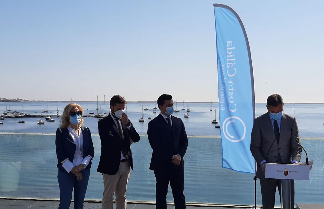 El consejero, Marcos Ortuño, durante la presentación, junto al alcalde de San Javier, José Miguel Luengo, el director del Instituto de Turismo, Juan Francisco Martínez, y la presidenta de Hostetur, Soledad Díaz El consejero, Marcos Ortuño, durante la presentación, junto al alcalde de San Javier, José Miguel Luengo, el director del Instituto de Turismo, Juan Francisco Martínez, y la presidenta de Hostetur, Soledad Díaz