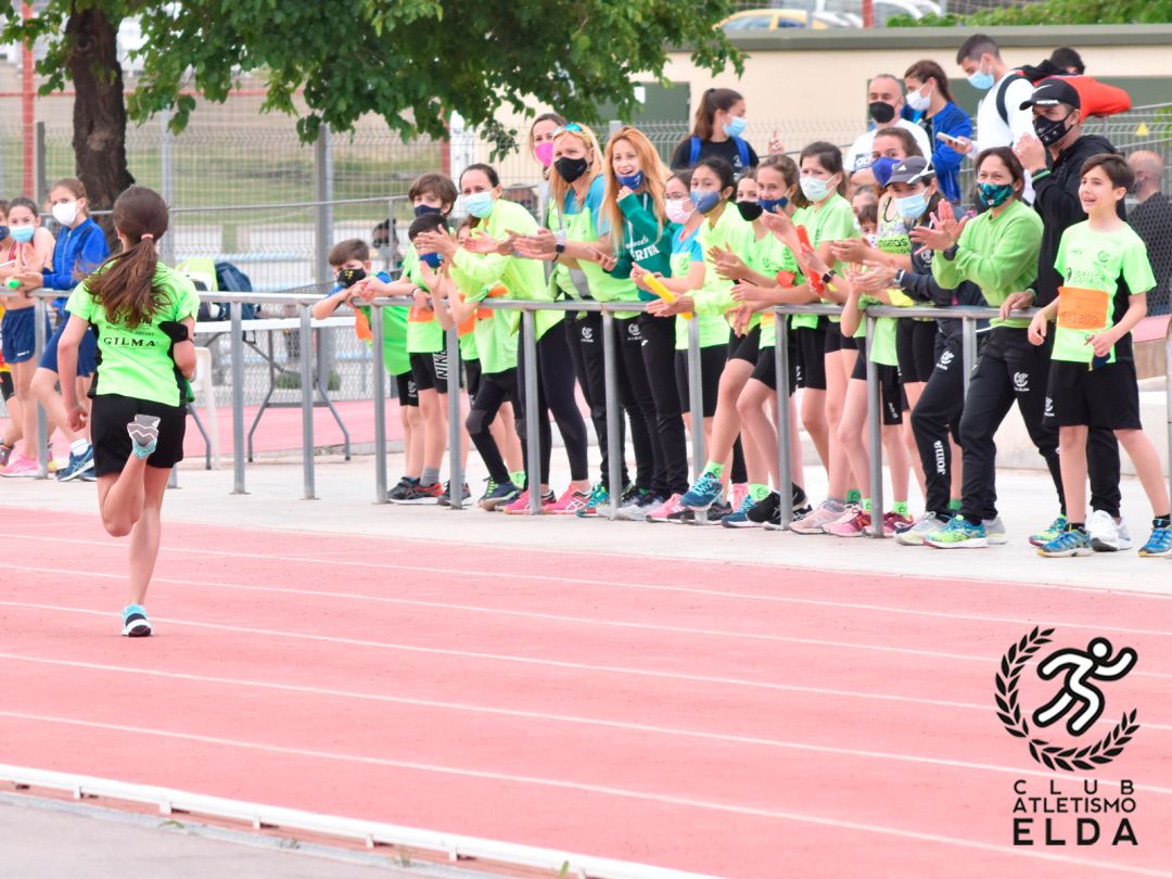 NUmerosos atletas Sub-12 y Sub-14 se dieron cita en la pista de atletismo de Elda NUmerosos atletas Sub-12 y Sub-14 se dieron cita en la pista de atletismo de Elda