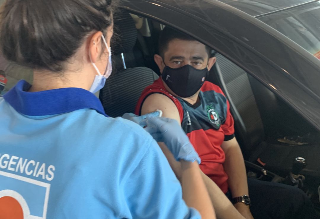 Francisco Reyes recibía este viernes por la mañana la ansiada primera dosis de la vacuna contra el coronavirus Francisco Reyes recibía este viernes por la mañana la ansiada primera dosis de la vacuna contra el coronavirus