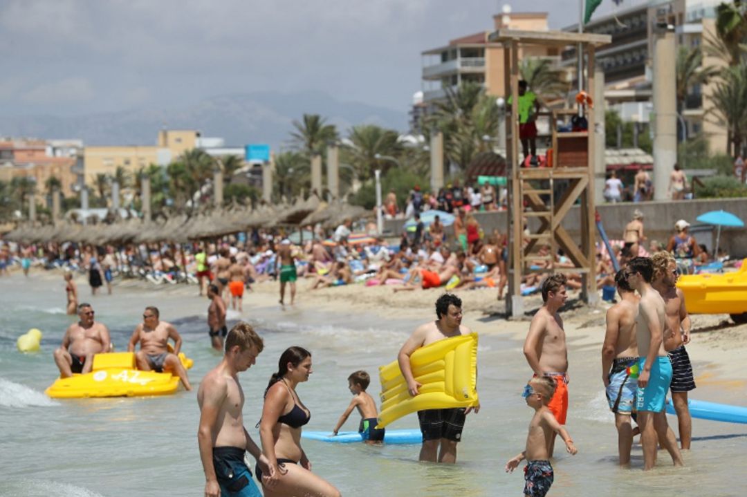 Turistas en Playa de Palma Turistas en Playa de Palma