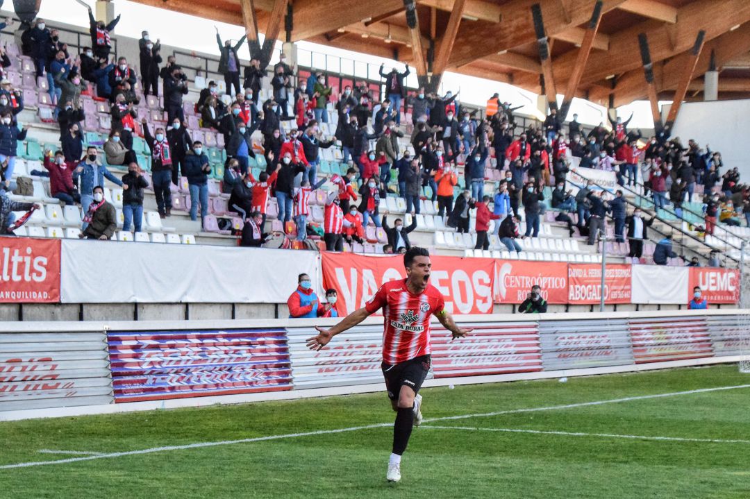 El capitán rojiblanco, Dani Hernández, celebrando un gol El capitán rojiblanco, Dani Hernández, celebrando un gol
