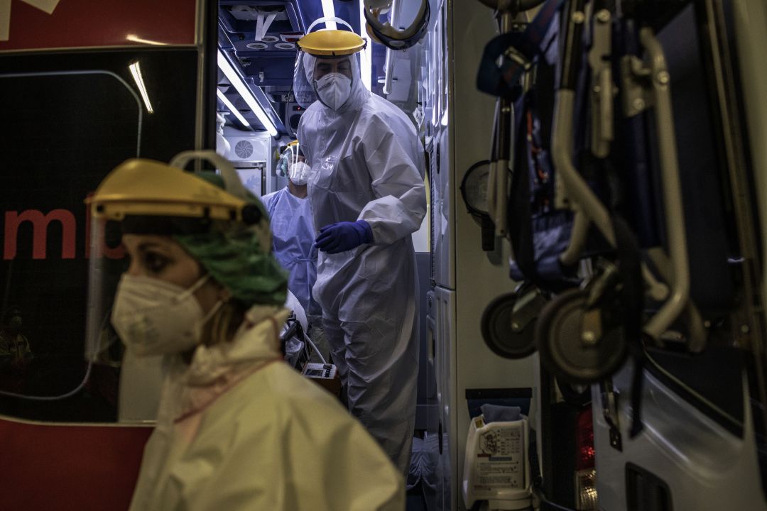 Una ambulancia, preparada para realizar el traslado de un paciente. Una ambulancia, preparada para realizar el traslado de un paciente.