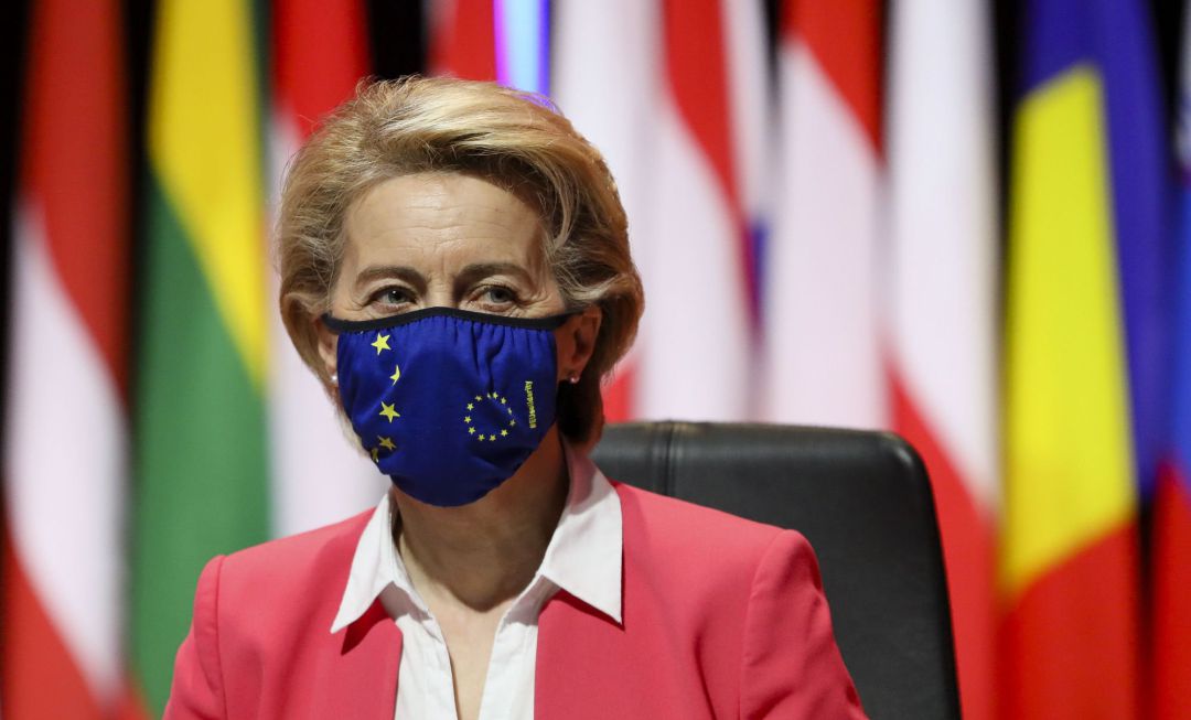 La presidenta de la Comisión Europea, Ursula Von der Leyen, en la cumbre de Oporto con los líderes europeos. La presidenta de la Comisión Europea, Ursula Von der Leyen, en la cumbre de Oporto con los líderes europeos.