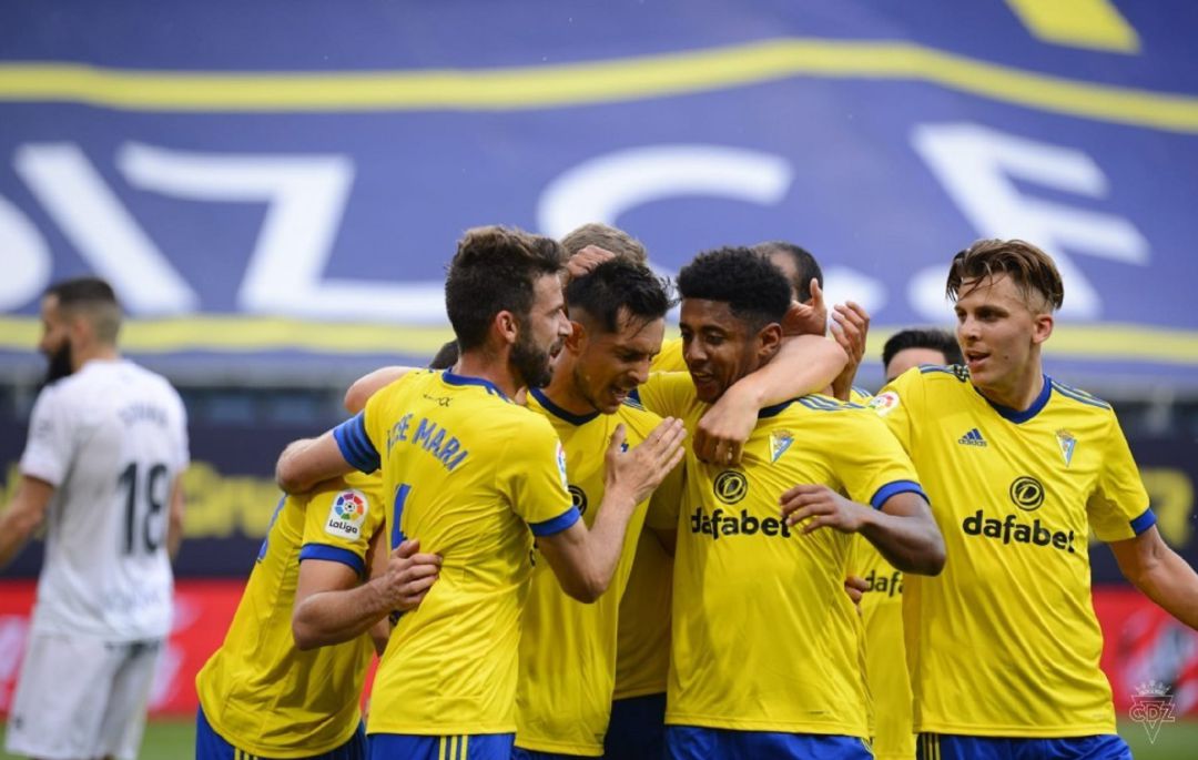 Los jugadores del Cádiz CF celebrando el gol de Marcos Mauro ante el Huesca. Los jugadores del Cádiz CF celebrando el gol de Marcos Mauro ante el Huesca.