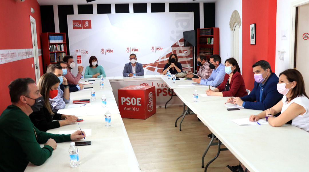 Reunión en Andújar entre alcaldes, portavoces, parlamentarios, diputados y senadores del PSOE. Reunión en Andújar entre alcaldes, portavoces, parlamentarios, diputados y senadores del PSOE.