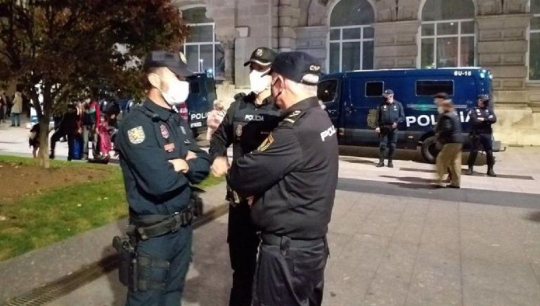Patrulla de la Policía Nacional en Santander Patrulla de la Policía Nacional en Santander