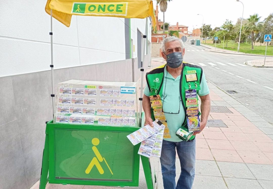 Antonio Mulero, vendedor de la ONCE. Antonio Mulero, vendedor de la ONCE.