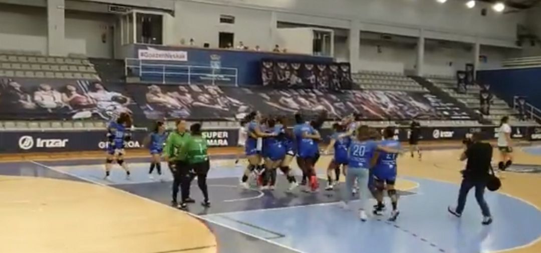 Las jugadoras del Bera Bera celebran su séptimo titulo liguero Las jugadoras del Bera Bera celebran su séptimo titulo liguero