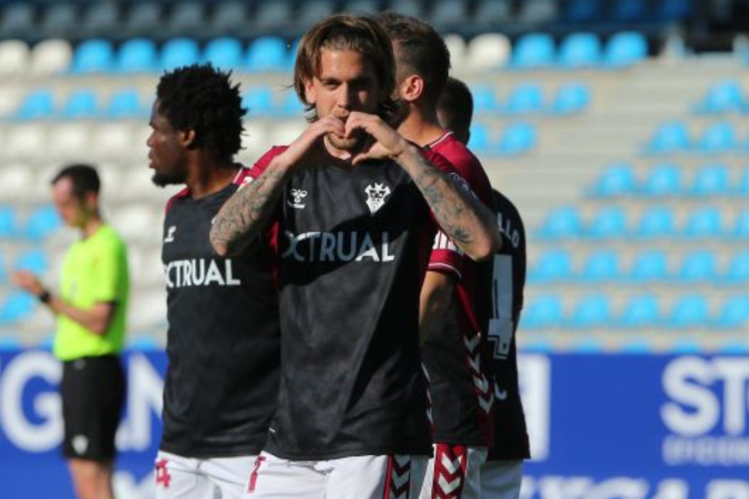 Álvaro Jiménez celebra el gol conseguido en Ponferrada Álvaro Jiménez celebra el gol conseguido en Ponferrada