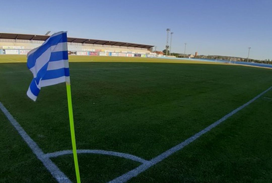 El terreno de juego del Estadio Municipal de El Montecillo. El terreno de juego del Estadio Municipal de El Montecillo.