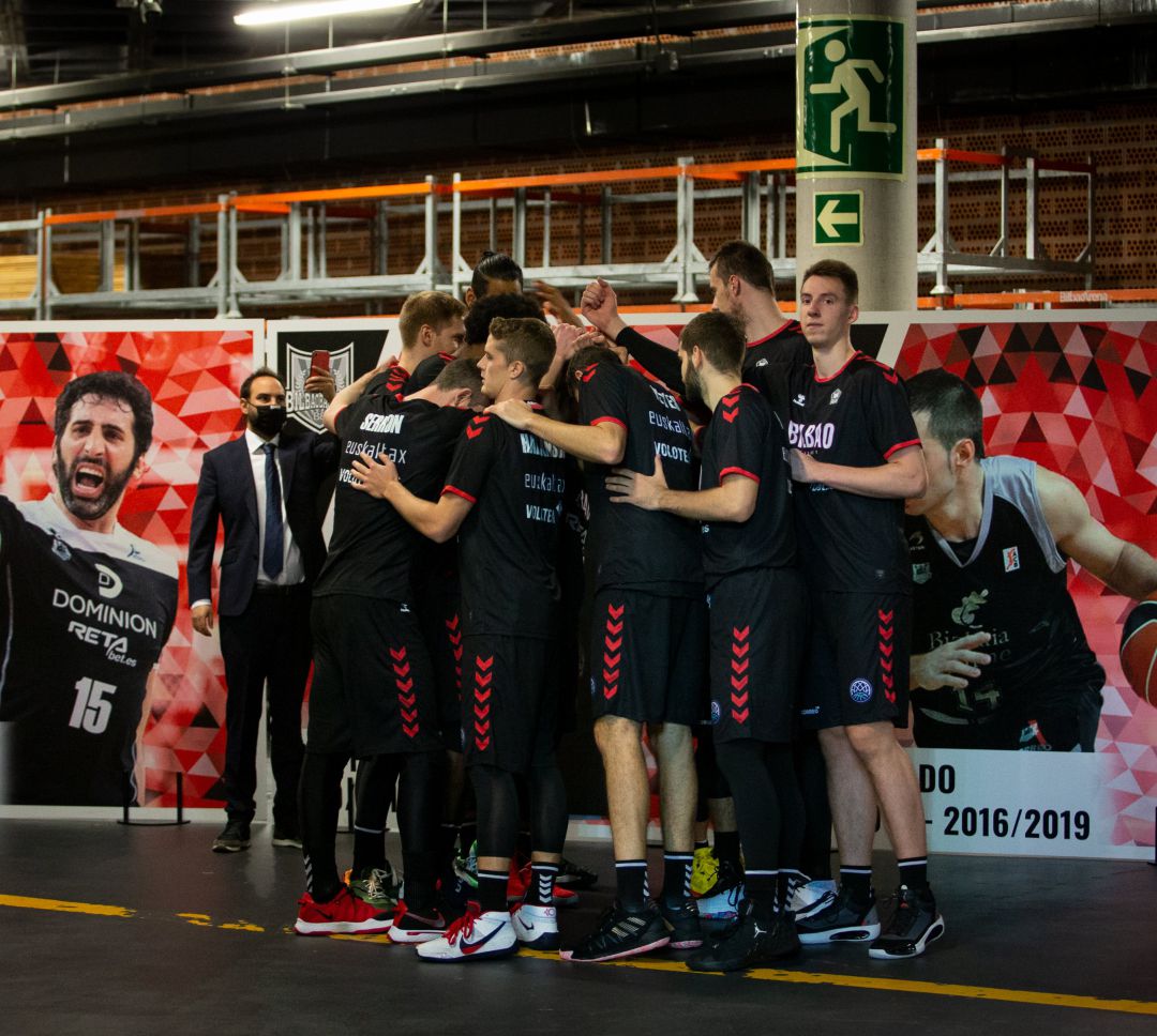 La plantilla de Bilbao Basket se muestra unida ante el reto de la permanencia La plantilla de Bilbao Basket se muestra unida ante el reto de la permanencia