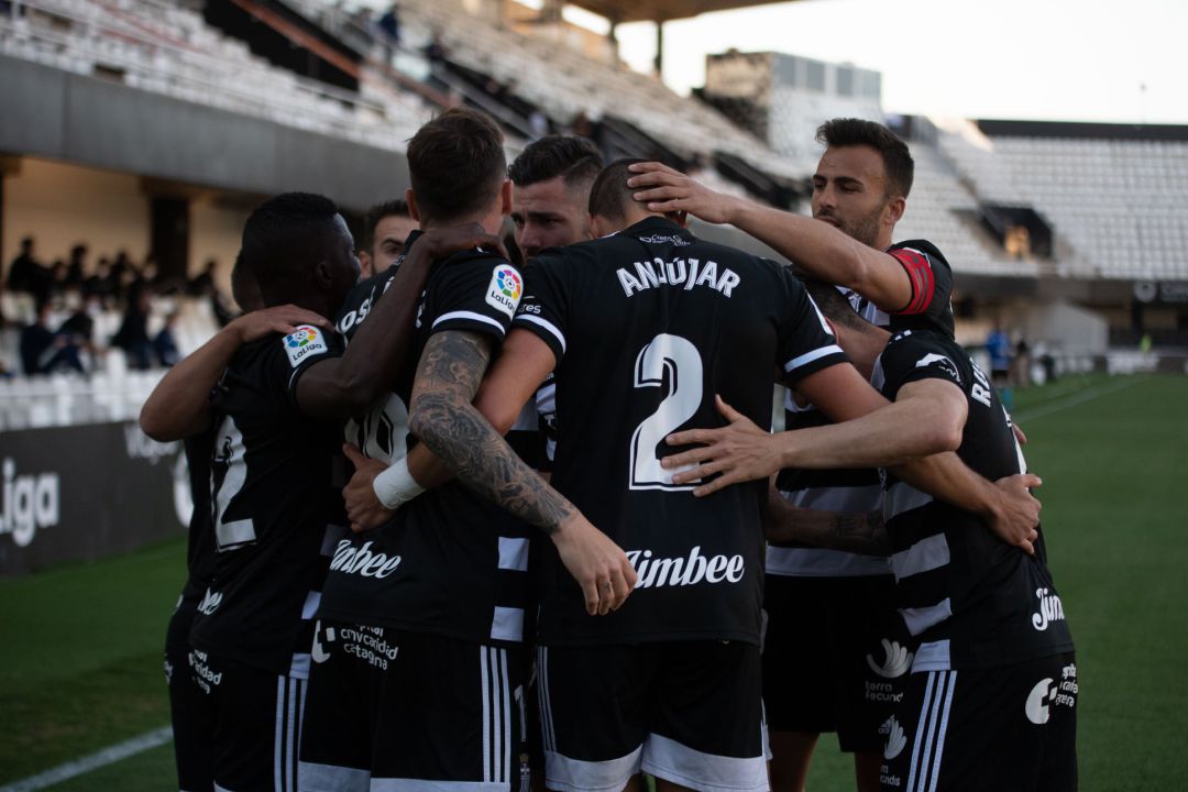 La plantilla albinegra celebra un tanto en el Cartagonova La plantilla albinegra celebra un tanto en el Cartagonova