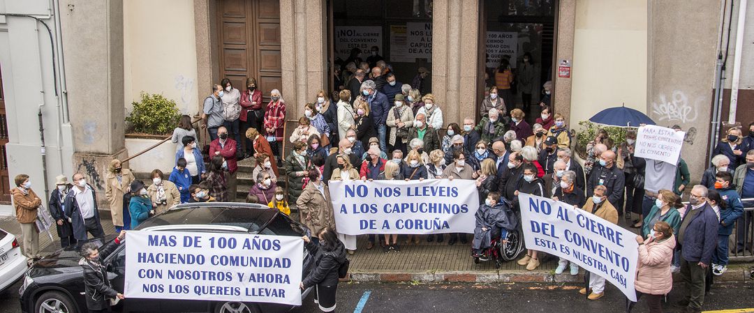 Concentración frente a Los Capuchinos Concentración frente a Los Capuchinos
