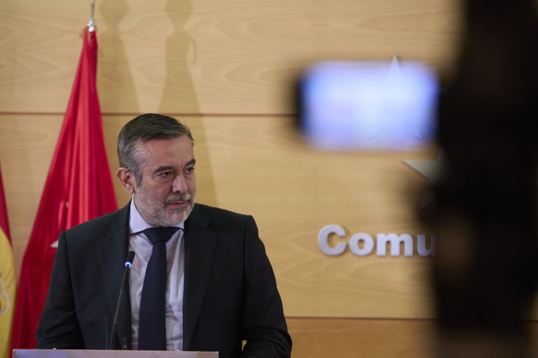 El consejero de Justicia, Interior y Víctimas en funciones de la Comunidad de Madrid, Enrique López, interviene en una rueda de prensa para informar sobre las medidas ante el fin del Estado de alarma. El consejero de Justicia, Interior y Víctimas en funciones de la Comunidad de Madrid, Enrique López, interviene en una rueda de prensa para informar sobre las medidas ante el fin del Estado de alarma.