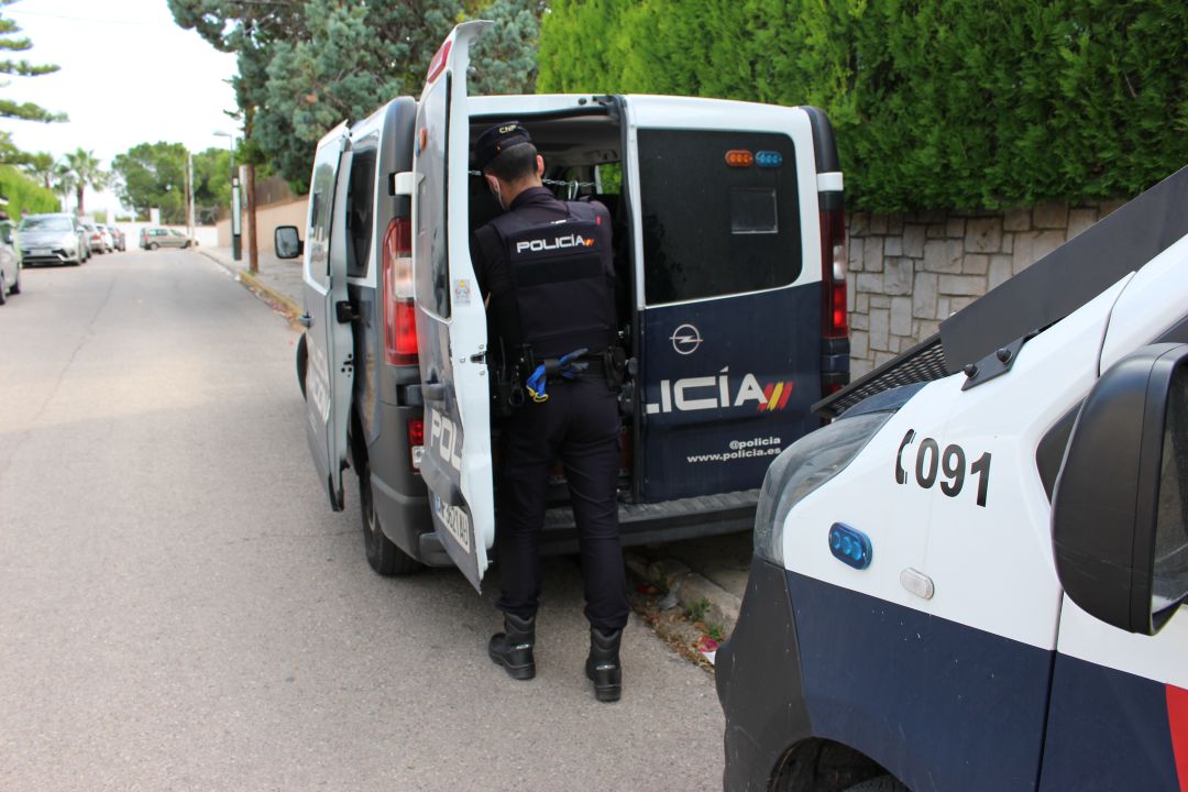 La Policía Nacional detiene a un hombre tras amenazar a un taxista con una escopeta La Policía Nacional detiene a un hombre tras amenazar a un taxista con una escopeta
