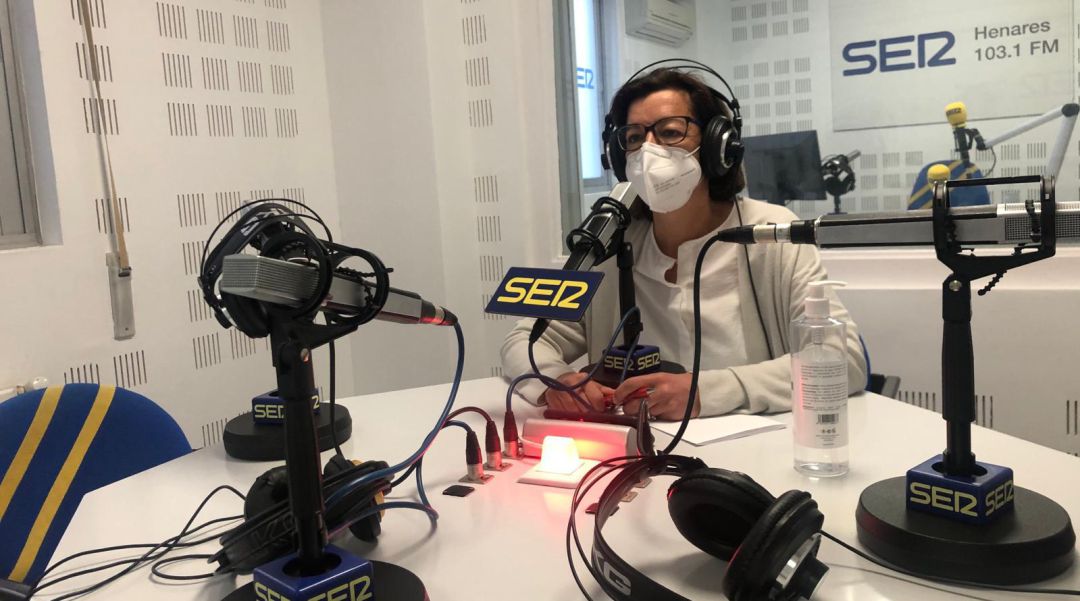 María Aranguren en los estudios de SER Henares. María Aranguren en los estudios de SER Henares.