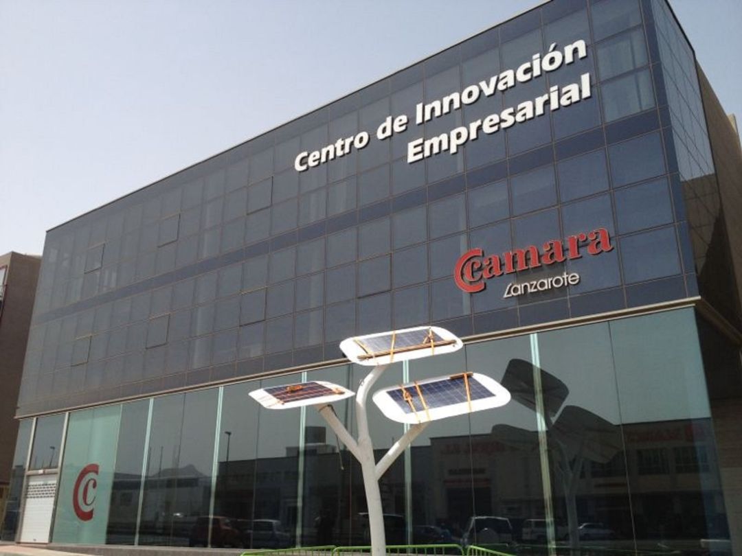 La Cámara de Comercio de Lanzarote y La Graciosa completa su propuesta, lanzada en 2019, para que sirva de guía a las empresas, autónomos y profesionales. La Cámara de Comercio de Lanzarote y La Graciosa completa su propuesta, lanzada en 2019, para que sirva de guía a las empresas, autónomos y profesionales.