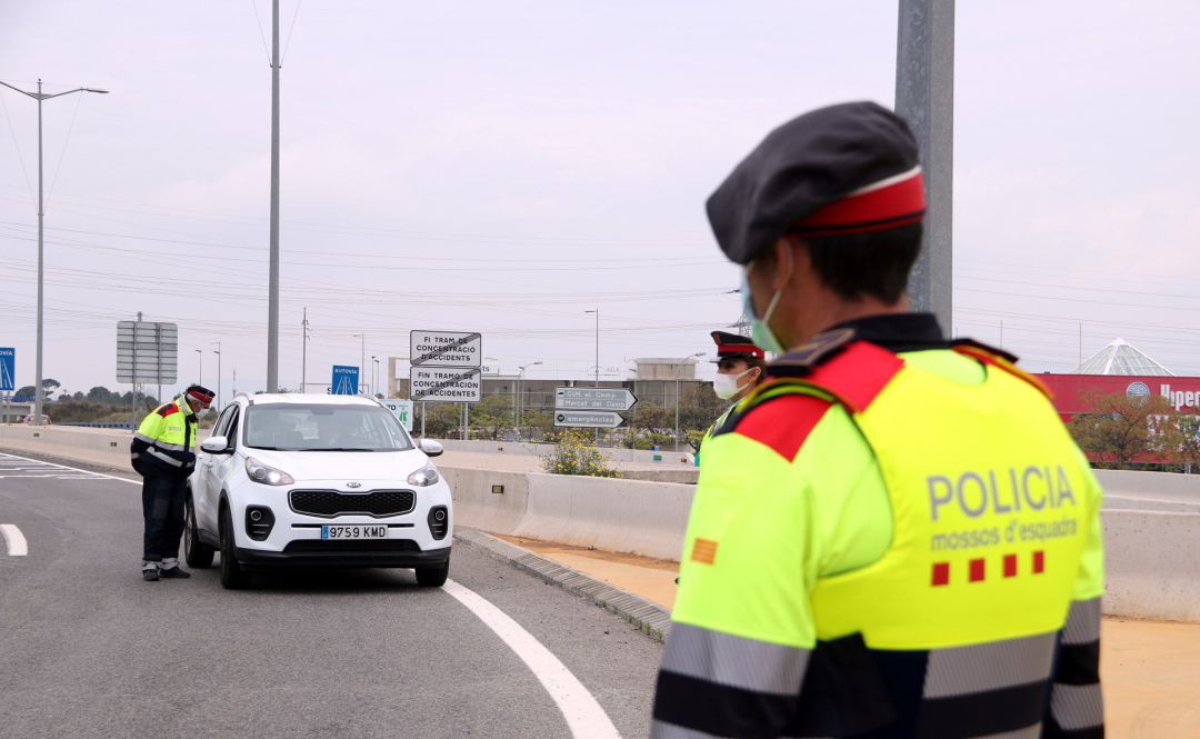 Recopilatorio de los Mossos de las excusas más cursiosas que les plantearon para burlar el confinamiento Recopilatorio de los Mossos de las excusas más cursiosas que les plantearon para burlar el confinamiento
