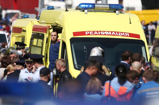 Los servicios médicos atienden los heridos en la escuela 175. Los servicios médicos atienden los heridos en la escuela 175.