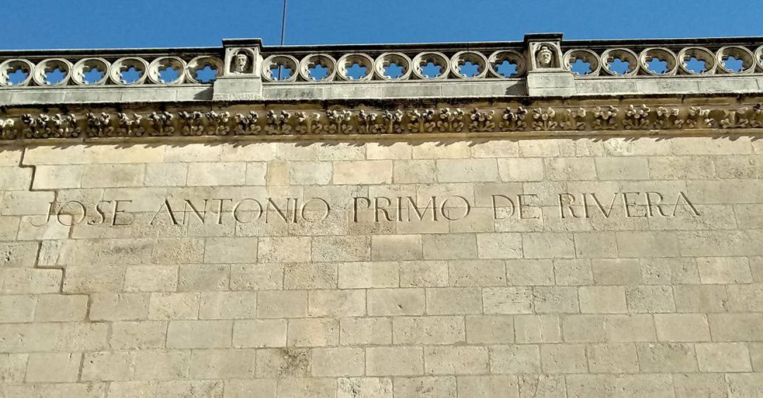 El nombre de Primo de Rivera no se borrará pero quedará tapado con el texto ‘Catedral de Santa María’ El nombre de Primo de Rivera no se borrará pero quedará tapado con el texto ‘Catedral de Santa María’