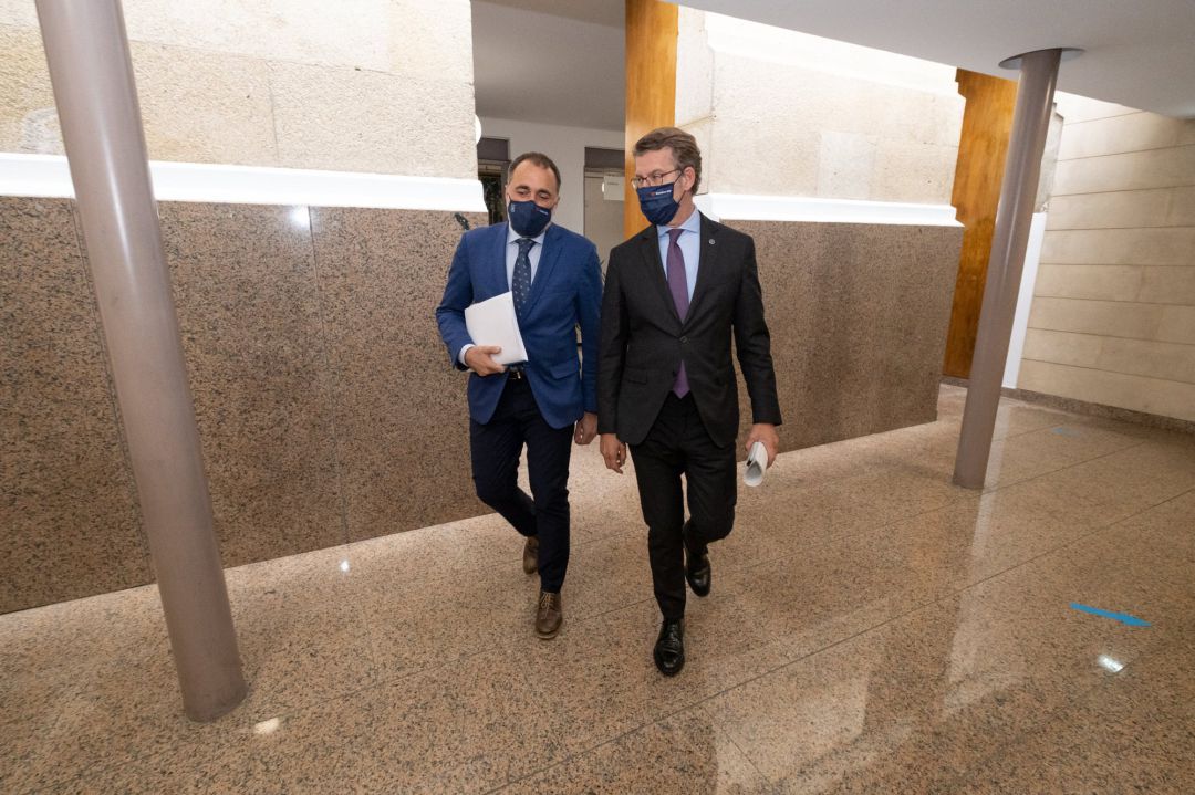 Feijóo y Comesaña tras el comité clínico.
DAVID CABEZÓN @ XUNTA DE GALICIA
Feijóo y Comesaña tras el comité clínico.
DAVID CABEZÓN @ XUNTA DE GALICIA