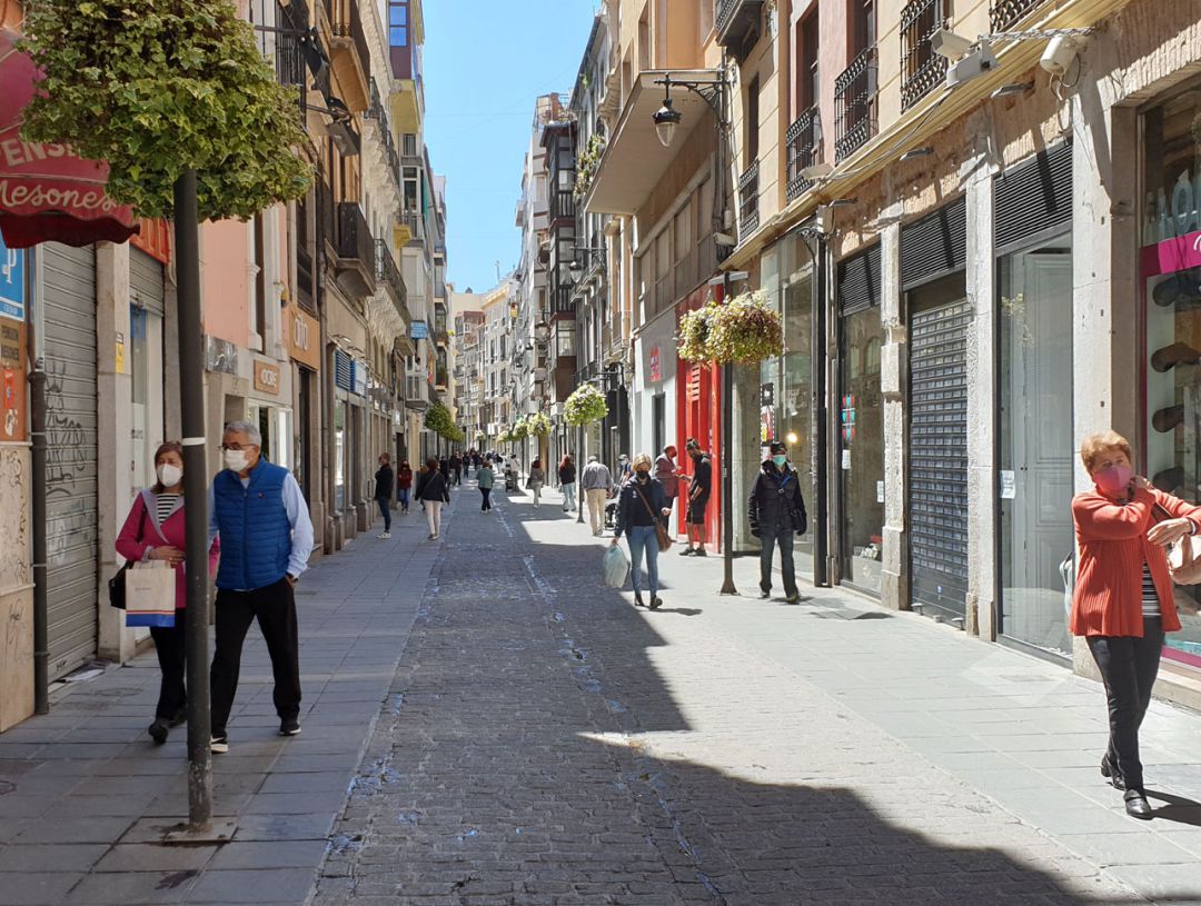 Se nota una mayor animación en las zonas de compras, como en la calle Mesones, en pleno centro de Granada Se nota una mayor animación en las zonas de compras, como en la calle Mesones, en pleno centro de Granada
