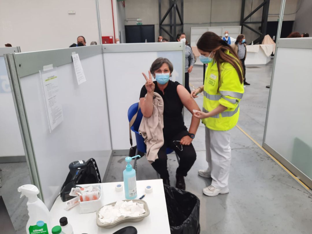 Eva Garcia, alcaldesa de O Porriño recibiu a primeira dose da vacina Eva Garcia, alcaldesa de O Porriño recibiu a primeira dose da vacina