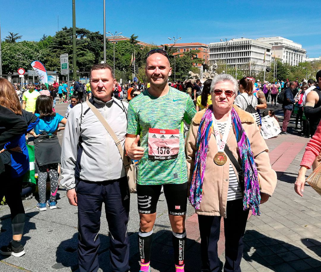 Marcos Jiménez, con sus padres Marcos Jiménez, con sus padres