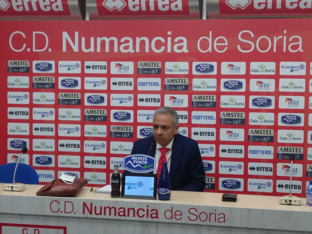 Moisés Israel, en rueda de prensa. Moisés Israel, en rueda de prensa.