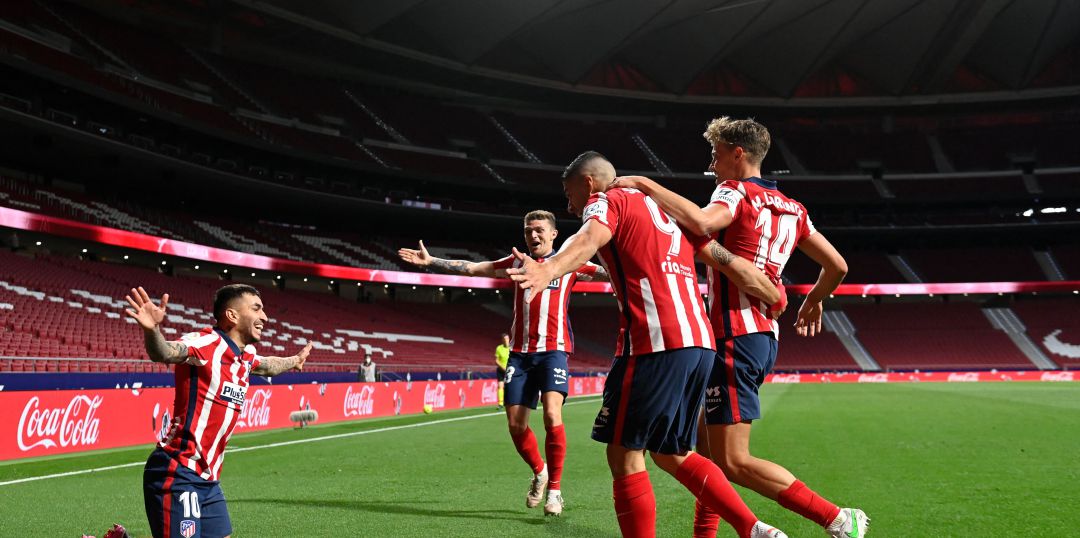 Los jugadores del Atlético de Madrid celebran el segundo gol, obra de Correa Los jugadores del Atlético de Madrid celebran el segundo gol, obra de Correa