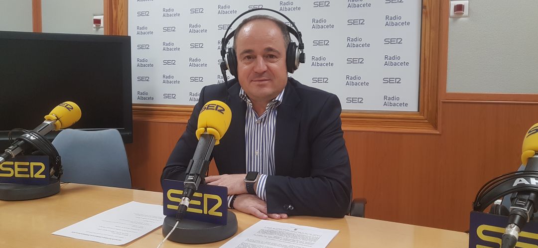 Emilio Sáez, en Radio Albacete Emilio Sáez, en Radio Albacete