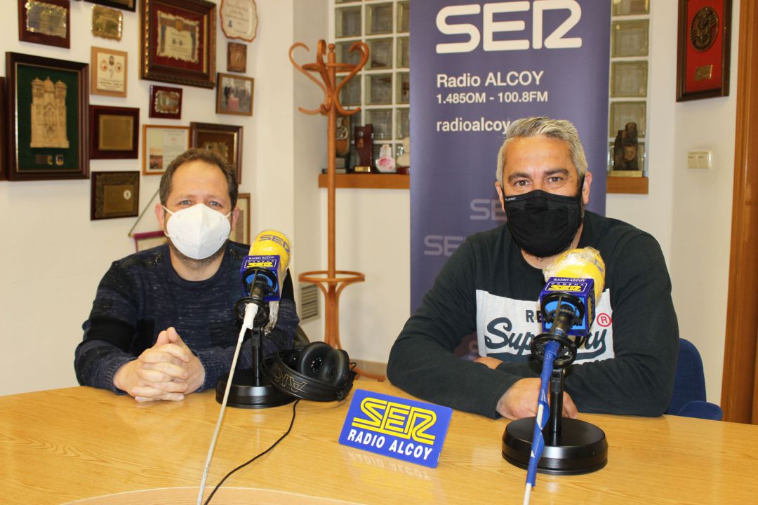 Jaume Gosálbez y Jordi Prats, en los estudios de Radio Alcoy Jaume Gosálbez y Jordi Prats, en los estudios de Radio Alcoy