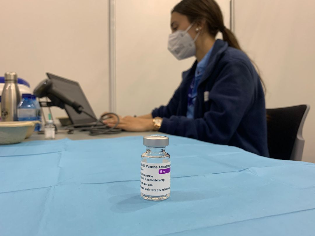 Un vial de AstraZeneca en el vacunódromo de La Casilla, en una imagen de archivo Un vial de AstraZeneca en el vacunódromo de La Casilla, en una imagen de archivo