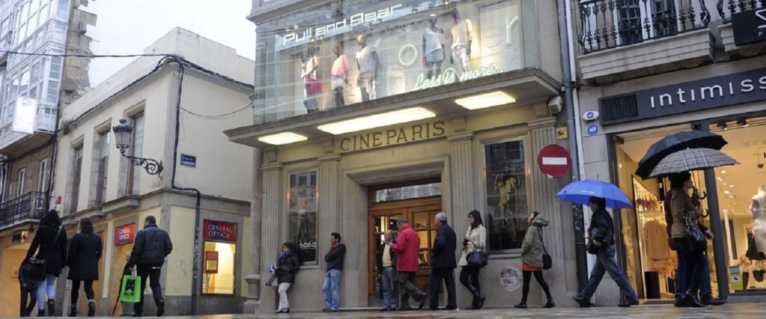 Tienda de Pull&Bear en el antiguo Cine París Tienda de Pull&Bear en el antiguo Cine París