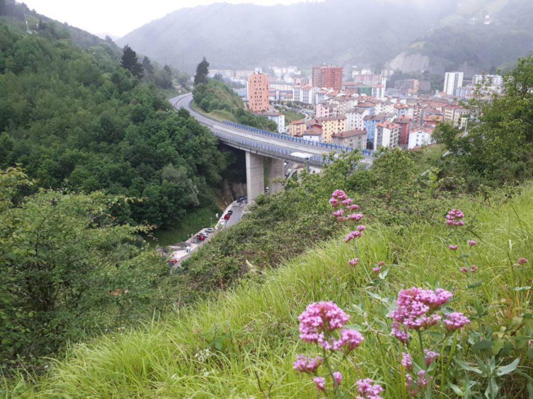 Imagen de Eibar desde la subida al complejo deportivo de Unbe Imagen de Eibar desde la subida al complejo deportivo de Unbe