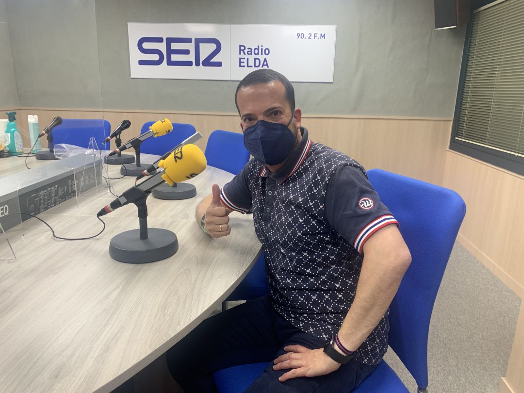 Santi Rico, entrenador del C. D. Eldense, ha acabado satisfecho con la temporada del ascenso a Segunda RFEF Santi Rico, entrenador del C. D. Eldense, ha acabado satisfecho con la temporada del ascenso a Segunda RFEF