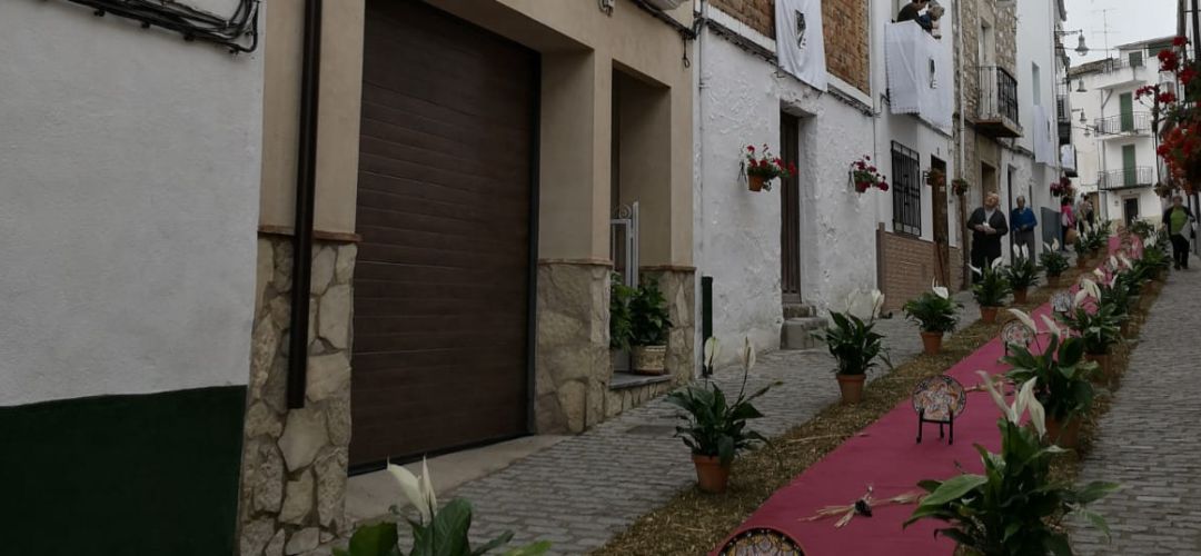 Calle engalanada para el Corpus en Villacarrillo. Calle engalanada para el Corpus en Villacarrillo.