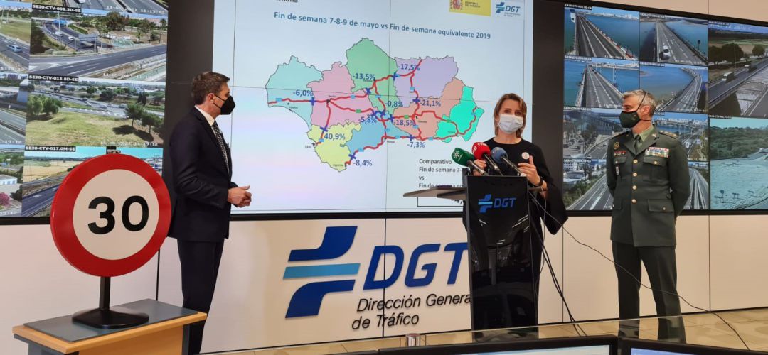 El delegado del Gobierno de España en Andalucía y la coordinadora de la Dirección General de Tráfico en Andalucía presentan la campaña de control y vigilancia de los nuevos límites de velocidad El delegado del Gobierno de España en Andalucía y la coordinadora de la Dirección General de Tráfico en Andalucía presentan la campaña de control y vigilancia de los nuevos límites de velocidad