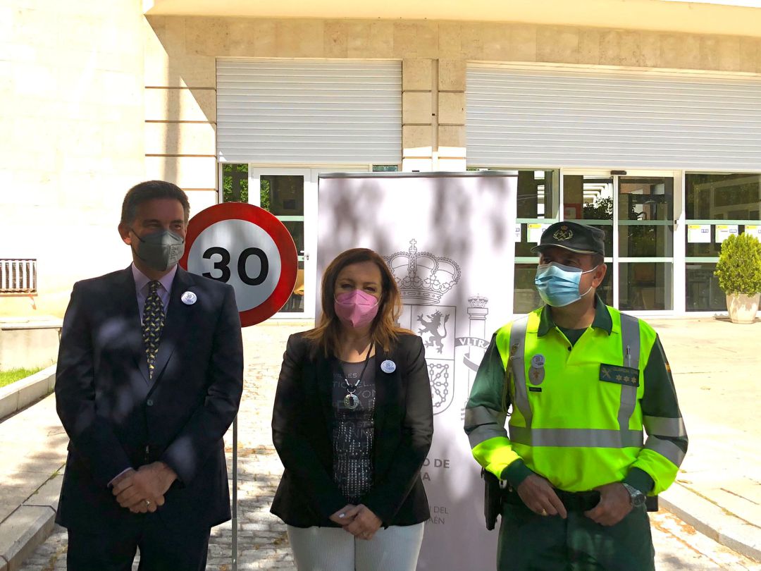 Momento de la presentación de las nuevas medidas de tráfico, subdelegada, Catalina Madueño, en el cetrno, acompañada del director provincial de tráfico y el Capitán de la Guardia Civl Momento de la presentación de las nuevas medidas de tráfico, subdelegada, Catalina Madueño, en el cetrno, acompañada del director provincial de tráfico y el Capitán de la Guardia Civl