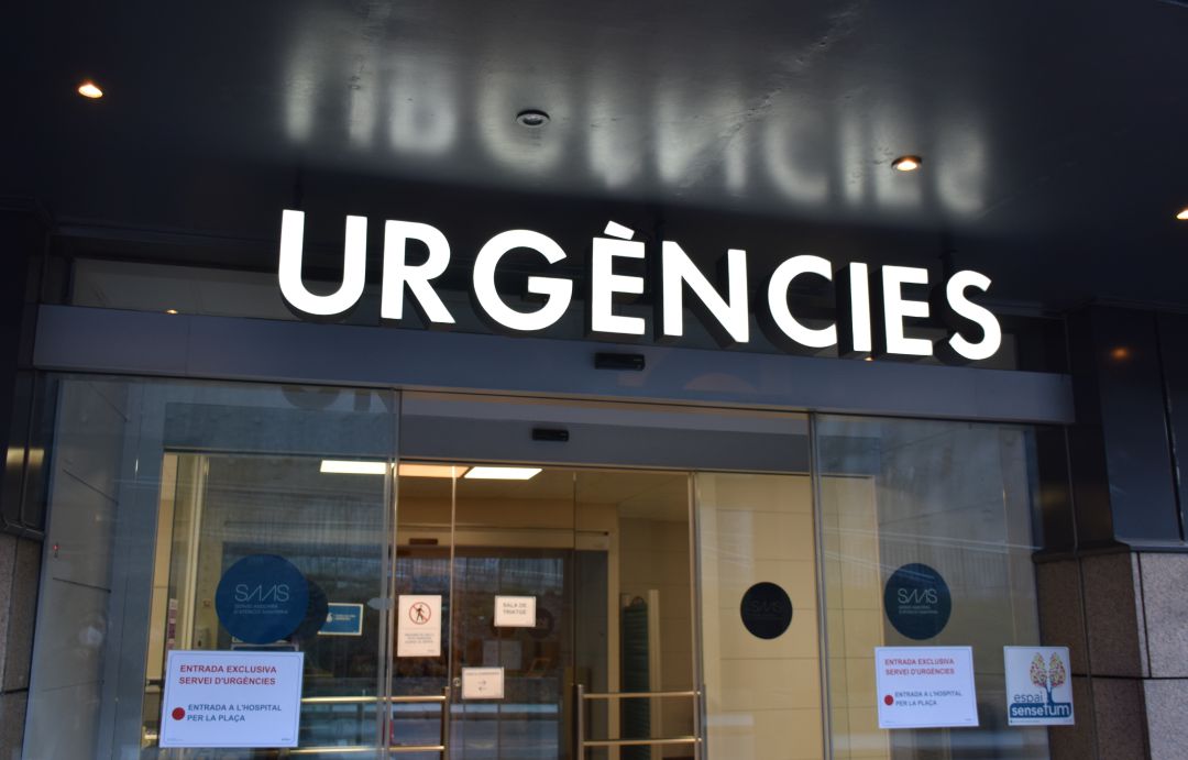 A l'hospital hi ha 4 persones a planta i 4 a l'UCI, dues d'elles requereixen de ventilació mecànica A l'hospital hi ha 4 persones a planta i 4 a l'UCI, dues d'elles requereixen de ventilació mecànica
