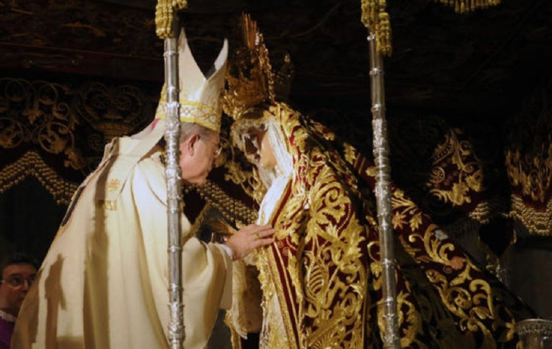 Monseñor Asenjo fue el encargado de coronar a la Virgen de Regla Monseñor Asenjo fue el encargado de coronar a la Virgen de Regla