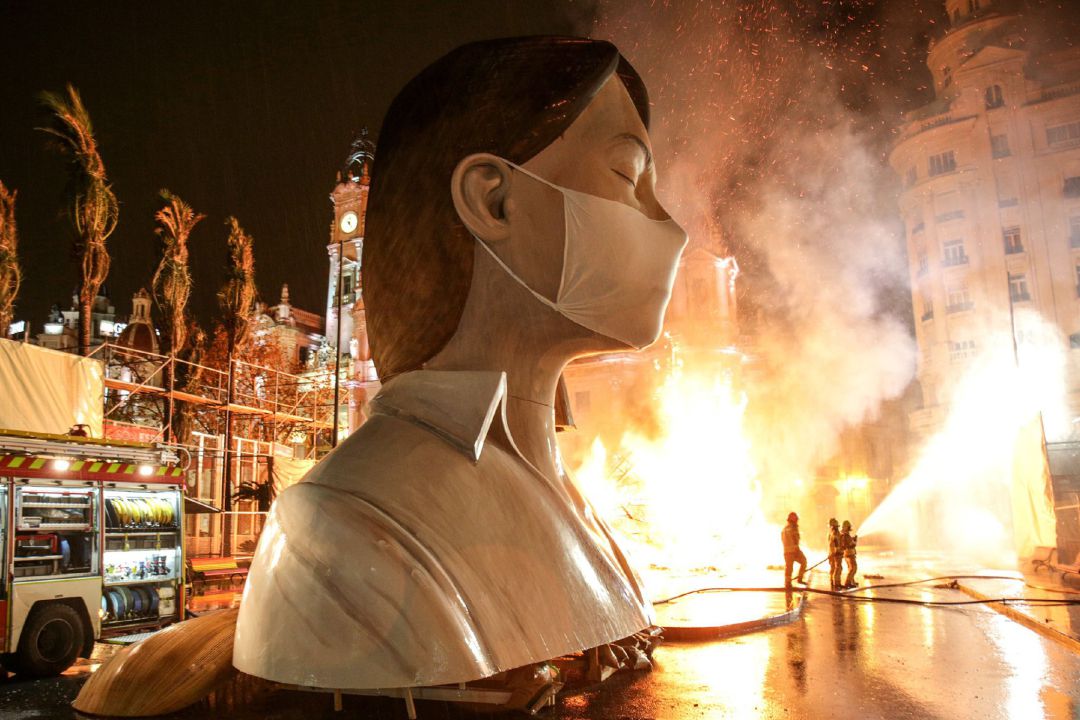 Archivo - Cremà de la falla municipal de València, el 17 de marzo de 2020, por el coronavirus (archivo) Archivo - Cremà de la falla municipal de València, el 17 de marzo de 2020, por el coronavirus (archivo)