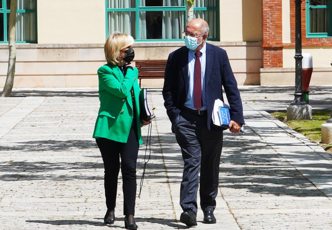 Verónica Casado y Francisco Igea, momentos antes del Consejo de Gobierno Verónica Casado y Francisco Igea, momentos antes del Consejo de Gobierno