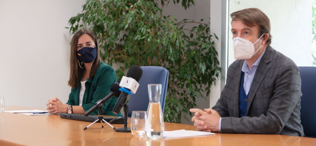 Existen otros 15 aparatos que reconocen las matrículas, una cámara panorámica y 7 domos que envían sus imágenes al centro de pantallas ubicado en el edificio de la Policía Local Existen otros 15 aparatos que reconocen las matrículas, una cámara panorámica y 7 domos que envían sus imágenes al centro de pantallas ubicado en el edificio de la Policía Local